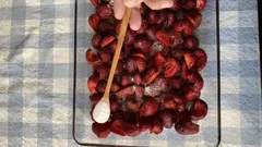 Geröstete Erdbeeren auf Edelstahltablett, vielseitig kombinierbar