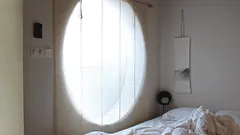 Indirektes Licht und Farben lassen Ihre Schlafzimmer-Ecke aufblühen
