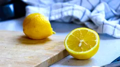 Mit dem Zitronentrick duftet Ihr Geschirrspüler frisch und bleibt kalkfrei